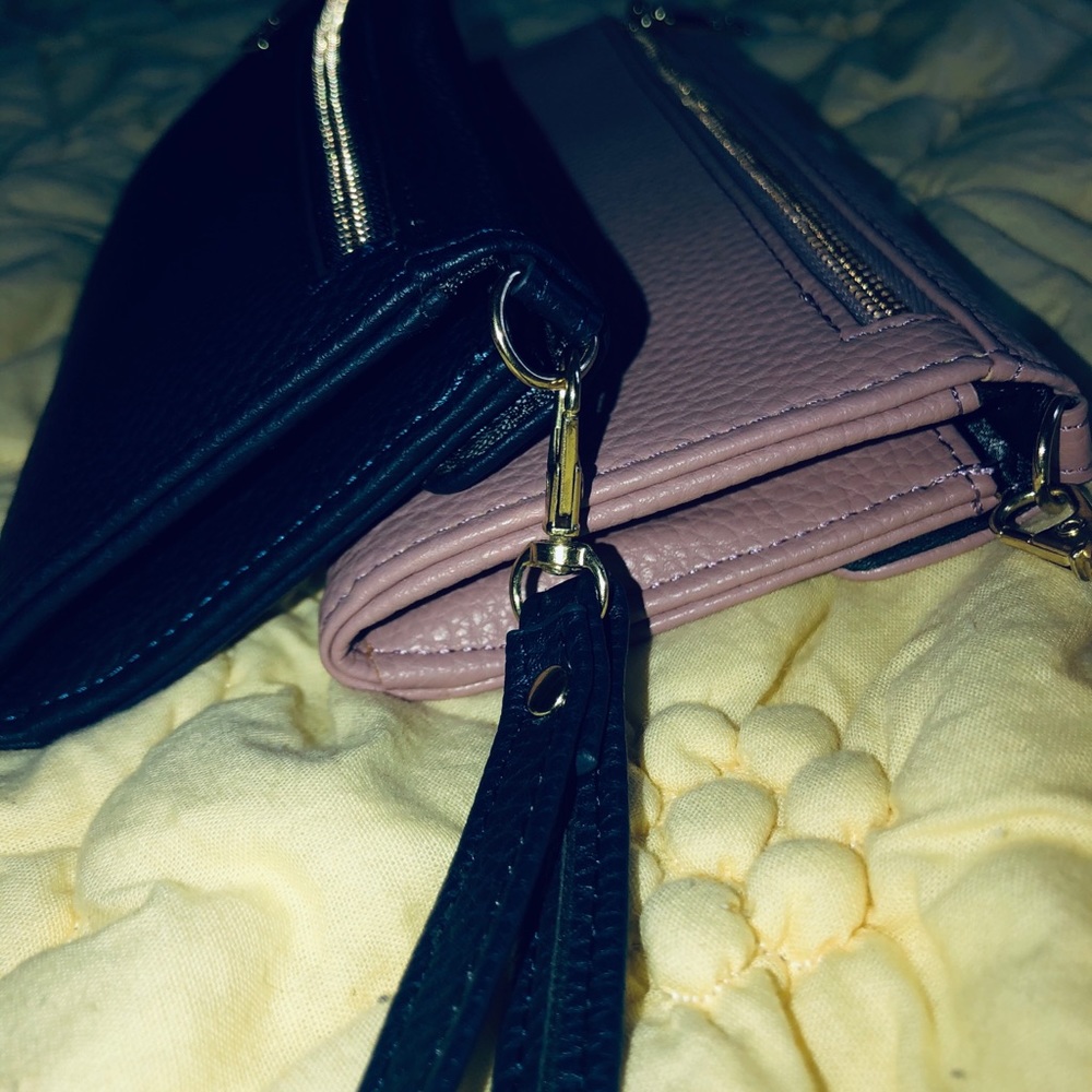 Wristlet/wallet. (2) - Picture 4 of 6